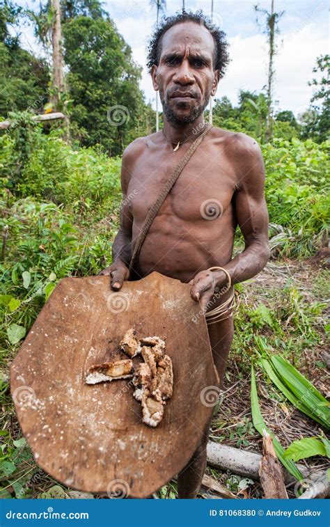 Man Korowai Tribe Tribe Of Korowai Kombai Kolufo Editorial Image