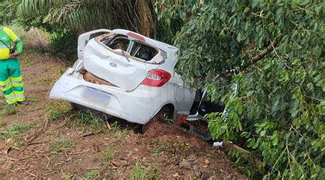 Carro Cinco Adultos E Duas Crian As Capota Ap S Condutor Perder O