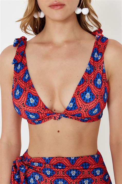 TRENDYOLMİLLA Geometrik Desenli Bralet Düğümlü Core Bikini Üstü TBESS24BU00155 Fiyatı Yorumları