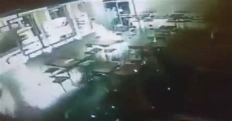 V Ndalos Le Prenden Fuego A Un Restaurante Frente A La Unah