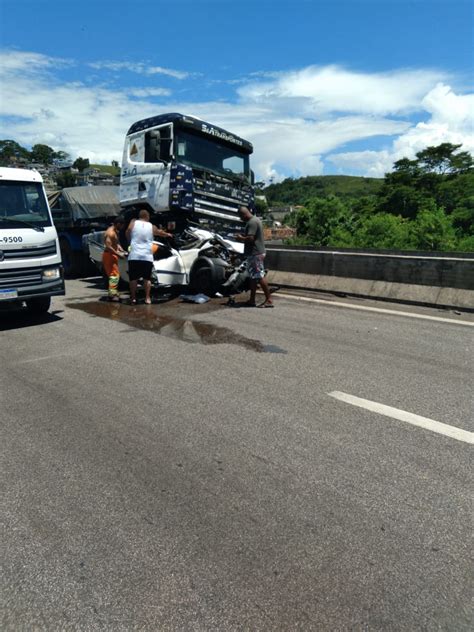 Três pessoas ficam feridas em grave acidente em Barra Mansa Tribuna