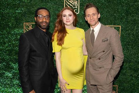 Karen Gillan Is Pregnant With 1st Baby Debuts Baby Bump At Tiff Us