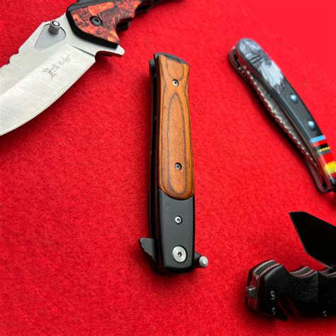 7 Major Types of Switchblade Knives | Wholesale Blades