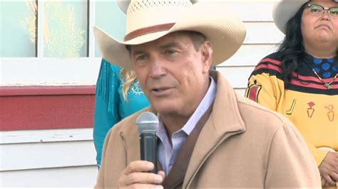 Kevin Costner Speaks At The Calgary Stampede Parade Youtube