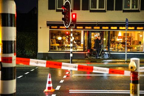 Voetgangster Ernstig Gewond Na Aanrijding Met Auto Beekbergen