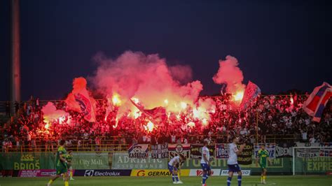 Video Pogledajte Kako Je Torcida Ispratila Igra E Hajduka Nakon Remija