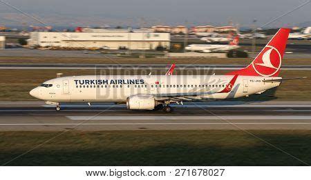 Airplane Takeoff Image & Photo (Free Trial) | Bigstock