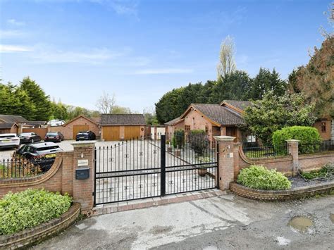 4 Bed Bungalow For Sale In North Drive Hutton Brentwood Essex Cm13