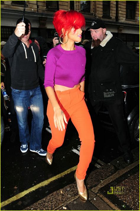 Rihanna: SNL Halloween Performance!: Photo 2484272 | Rihanna, Saturday ...