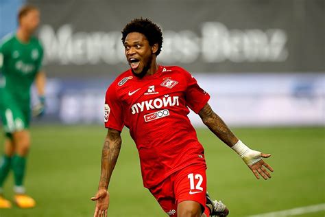 Luiz Adriano Joga Bem Marca Mas Spartak Vacila E Permite Empate Do