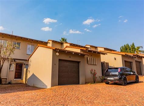 3 Bedroom Townhouse For Sale In Bryanston Sandton South Africa