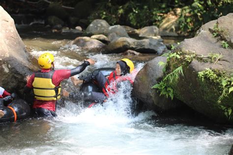 Petualangan Seru Di Cikadongdong River Tubing Destinasi Wisata Yang