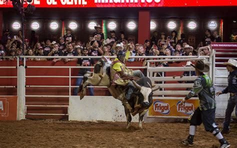 Barretos Segunda Noite Do Rodeio Internacional Fotos Festa Do