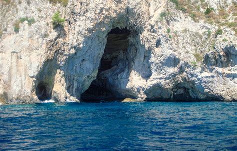 La Espectacular Gruta Azul De Capri Un Lugar Maldito Y De Culto Que Es