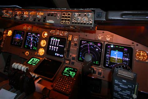 Boeing 747 Cockpit Hi-res Stock Photography And Images, 60% OFF