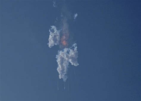 Spacex Giant Rocket Explodes Minutes After Launch From Texas