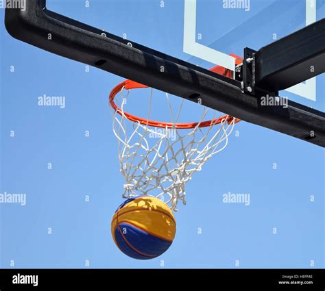 Basketball hoop outdoor Stock Photo - Alamy