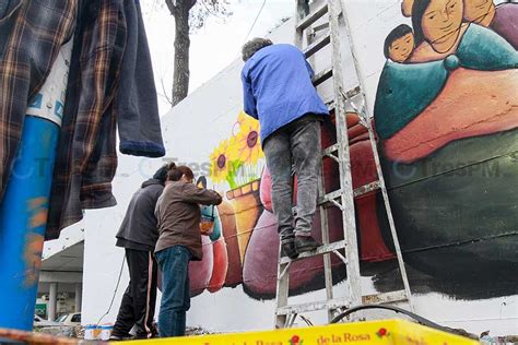 Pintan Bajo Puentes De Paseo Tollocan Para Mejorar Entorno Urbano