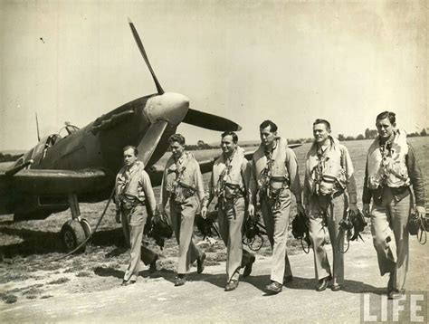 Asisbiz Aircrew USAAF pilots 31st Fighter Group 01