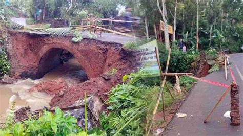 Bahu Jembatan Pasir Halang Ambrol Pemkab Ciamis Diminta Gerak Cepat