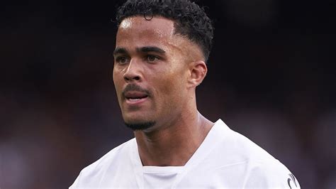 Vriendin Justin Kluivert Lichtgewond Bij Overval In Huis In Spanje