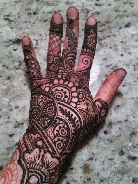 BOTANICAL ART AND ARTISTS: The Henna Artist Ending