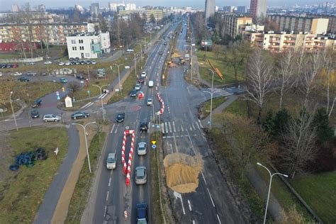 Pogoda sprzyja Trwa przebudowa skrzyżowania