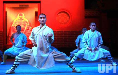 Photo Chinese Monks Display Their Kong Fu Skills At The Shaolin Temple