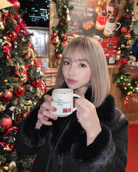 ゆりらっくまさんのインスタグラム写真 ゆりらっくまinstagram「𝒳𝓂𝒶𝓈 𝑀𝒶𝓇𝓀𝑒𝓉 ☃️🎄 ️ ネットでチケット🎟予約して行かないと夜はディズニーぐらい並んでるからみんなお気