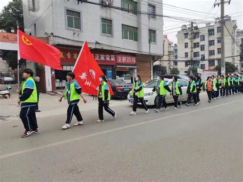 志愿者都是追“锋”队！将雷锋精神融入日常点滴活动新洲社区