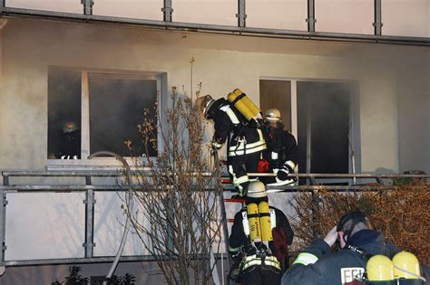 Freiwillige Feuerwehr Pirna Wohnungsbrand Im Hochhaus Pirna