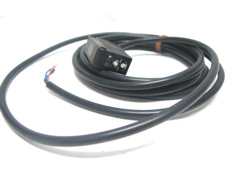 Omron E3z T61a D Photoelectric Sensor 12 24 Vdc