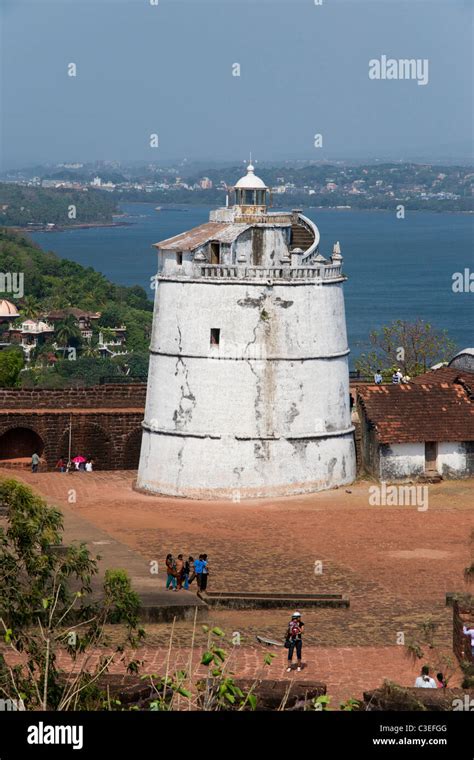 Aguada lighthouse at Fort Aguada on the Mandovi River Stock Photo - Alamy