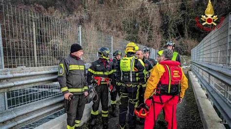 Cadavere Di Un Uomo Recuperato In Un Canale Nel Torinese La Repubblica