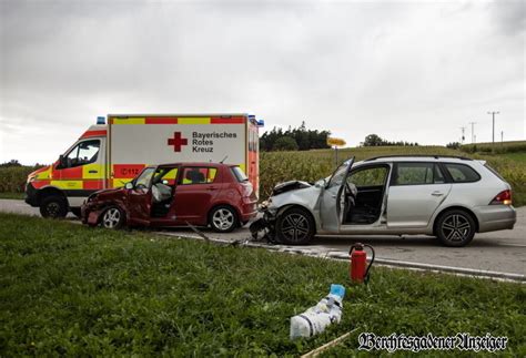 Vorfahrt Missachtet Zwei Personen Bei Unfall Leicht Verletzt