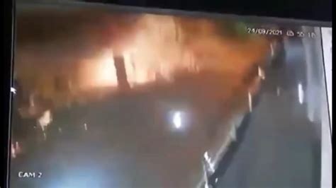 Vídeo mostra momento em que bandidos explodem caixa e destroem