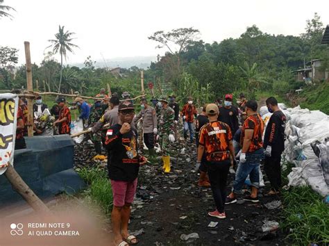 Gerakan Aksi Pungut Sampah Di Tps Ilegal Terus Dilakukan Forkopimcam