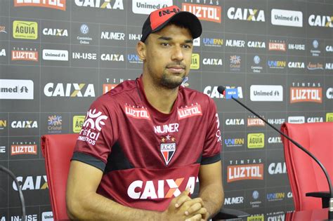 Gilvan celebra boa fase e espera apoio da torcida em mês decisivo para