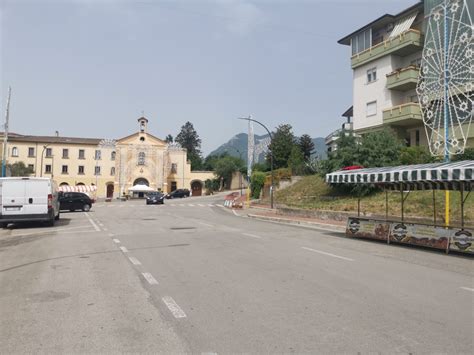 Operai Al Lavoro Per La Festa Di Santa Maria Delle Grazie Stasera La