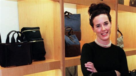 Kate Spade Whose Handbags Were Essential Accessories For Urban Women Dies At 55 Los Angeles