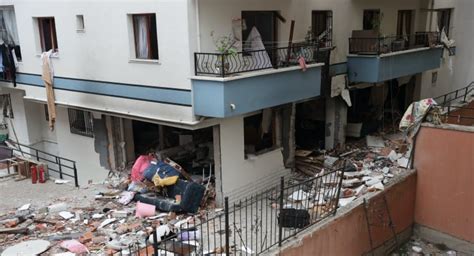 Ankara Mamakta bir binada doğalgaz patlaması Bir ölü Diken