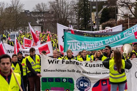 Erneute Streiks Im Nahverkehr Bvg Besch Ftigte K Mpfen F R Bessere