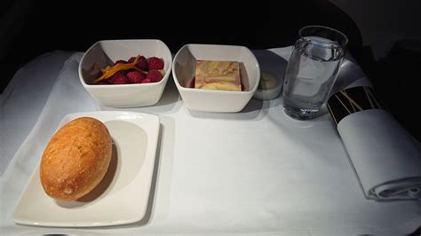 キャセイパシフィック Cx524 香港 成田 ビジネスクラス機内食 22mar19 飛行機とjalマイルとビジネスクラスの旅ブログ