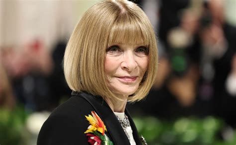 Anna Wintours Net Worth How Much Money Does The Met Gala Organizer Have