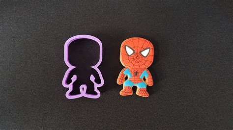 Emporte pièce contour Personnage Spiderman Mini Miss Sugar