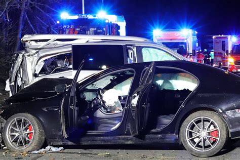 A67 Autobahn Crash Mit Vier Verletzten Und Zwei Vermissten Hunden