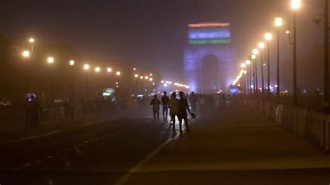 Dust Storm Strong Winds In Delhi 9 Flights Diverted Due To Bad Weather India News Business