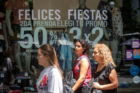 Las ventas cayeron más de 13 interanual en diciembre en comercios