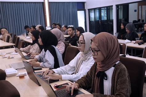 bem fakultas sastra um gelar workshop kepenulisan berita times indonesia