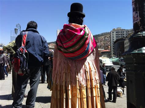 A Cholita woman waiting outside Iglesia de San Francisco #bolivia #